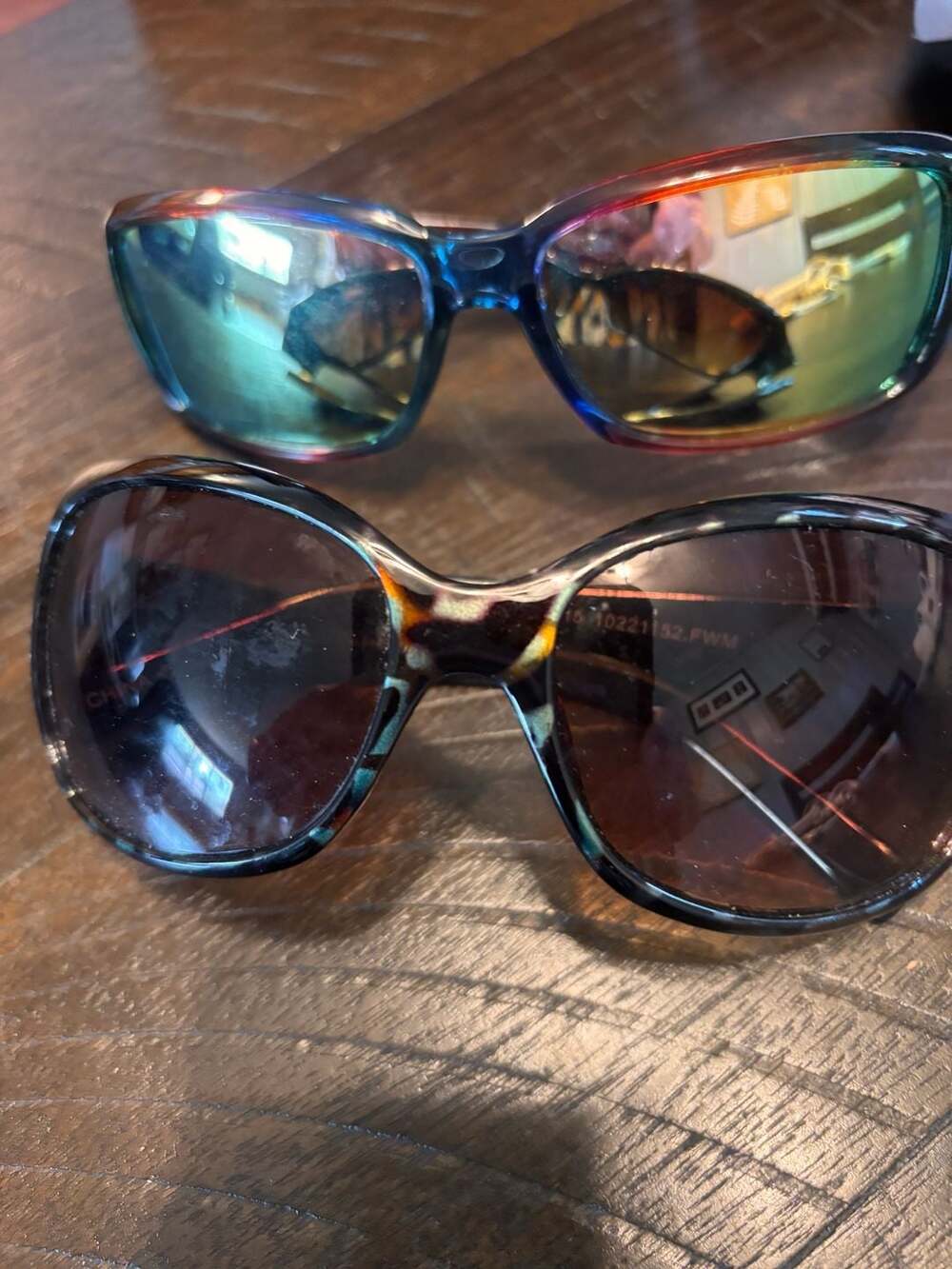 Lot of Two Pairs of Women's Sunglasses Tortoiseshell Frames